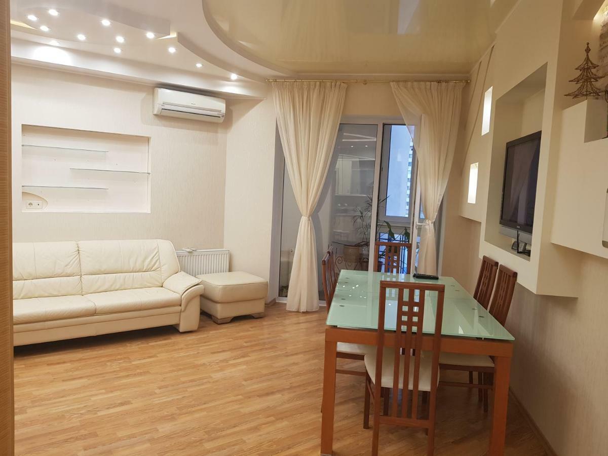 Апартаменты На Люстдорфской Odessa Esterno foto